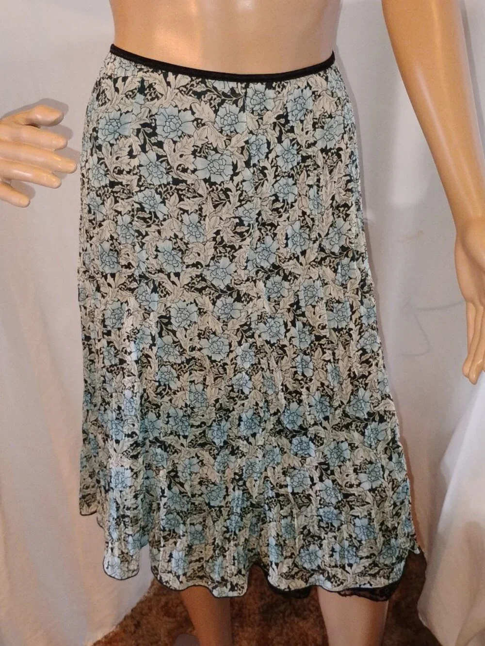 Worthington | Black Blue & White Floral Skirt | XL | Used Good - Picture 1 of 4